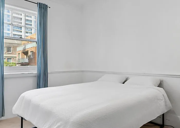 Venus By The Harbour Budget Hotel